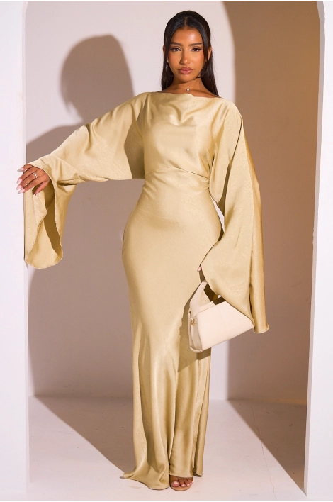 Robe dorée à manches pagodes