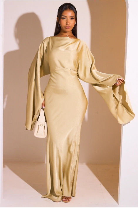 Robe dorée à manches pagodes
