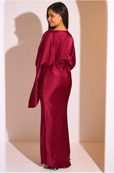 Robe rouge à manches pagode