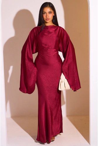 Robe rouge à manches pagode