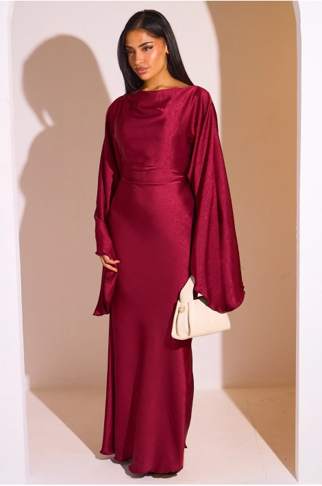 Robe rouge à manches pagode