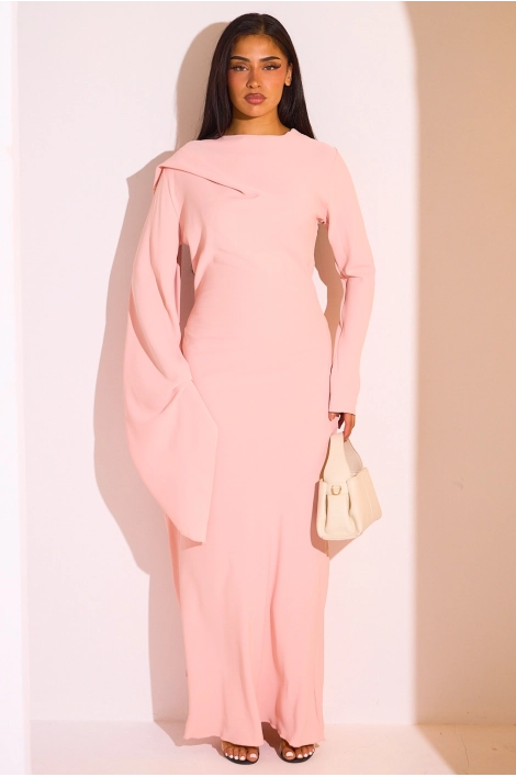 Robe rose à empiècement drapé et manche asymétrique