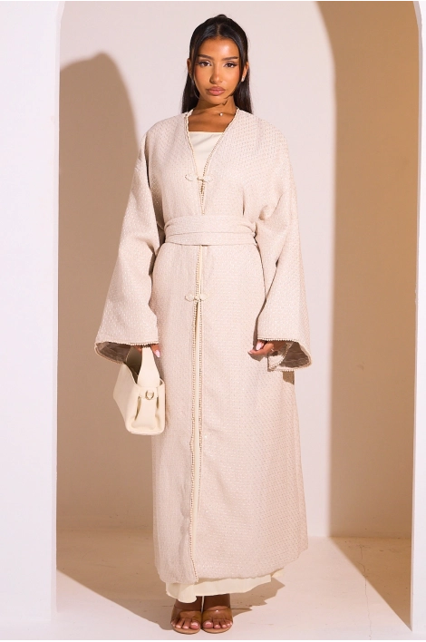 Kimono beige ceinturé à détails perlés