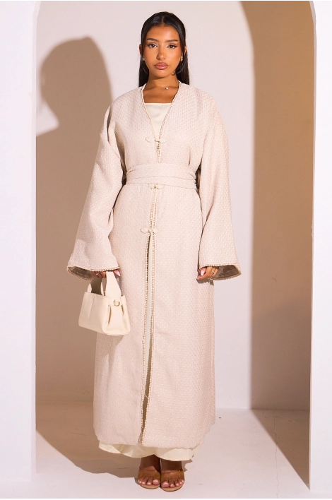 Kimono beige ceinturé à détails perlés