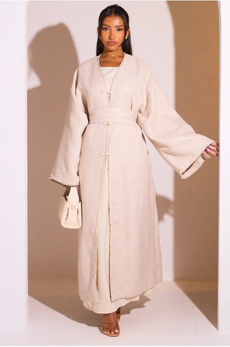 Kimono beige ceinturé à détails perlés