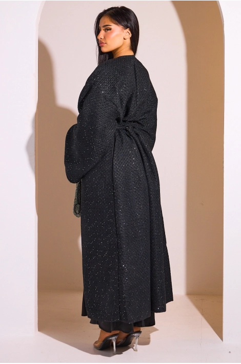 Kimono noir ceinturé à détails perlés