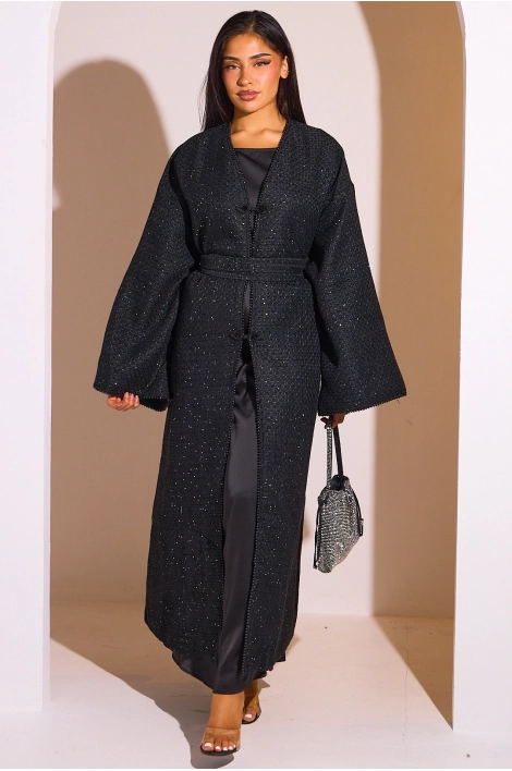 Kimono noir ceinturé à détails perlés