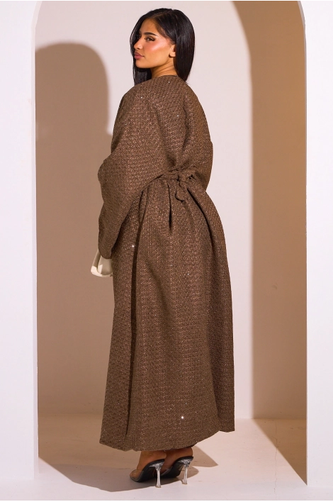Kimono marron ceinturé à détails perlés