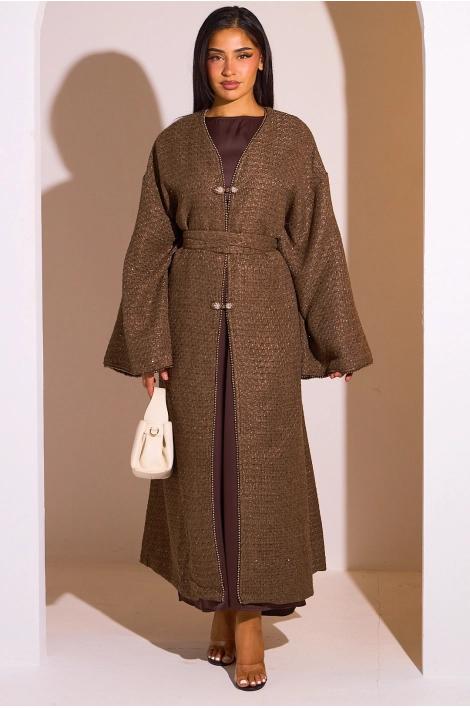 Kimono marron ceinturé à détails perlés