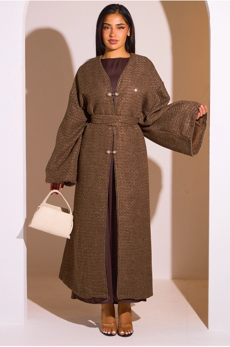 Kimono marron ceinturé à détails perlés