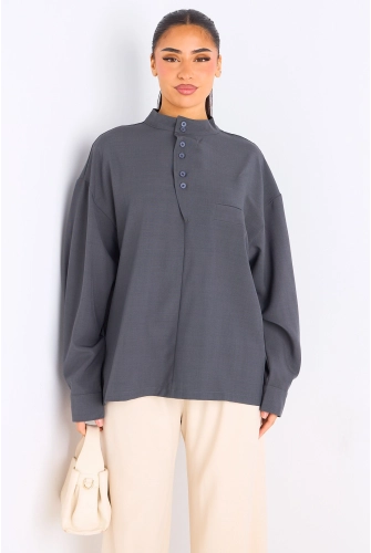 Blouse grise à col montant boutonné