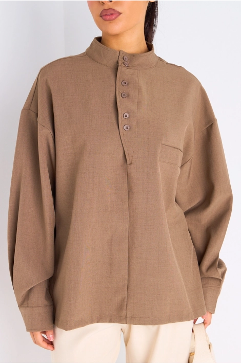 Blouse camel à col montant boutonné
