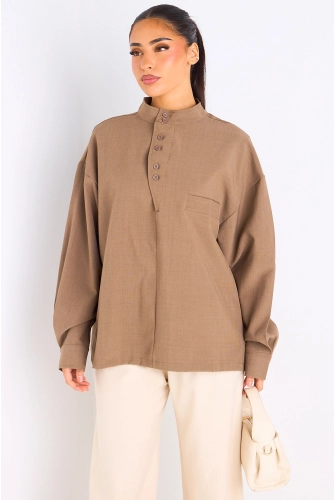 Blouse camel à col montant boutonné