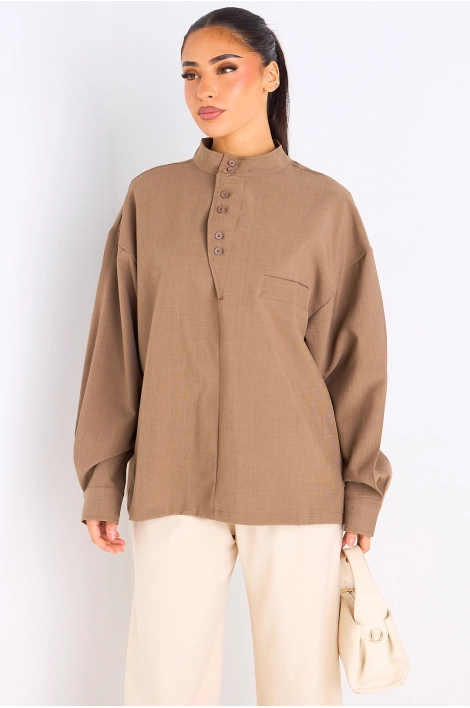 Blouse camel à col montant boutonné