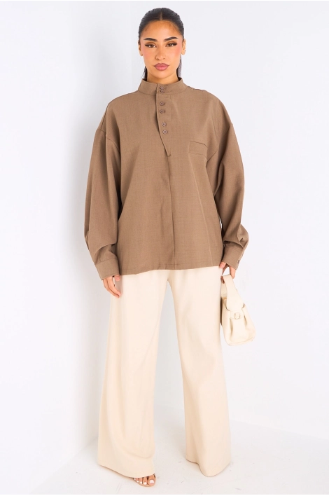 Blouse camel à col montant boutonné