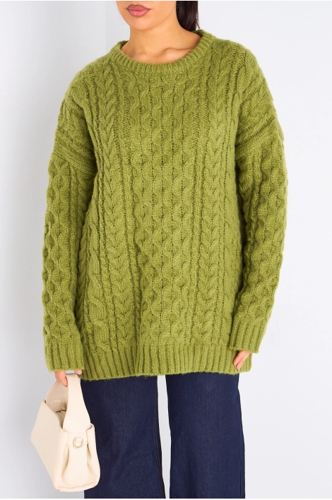 Pull vert en maille à effet torsadé