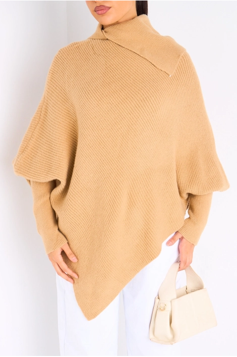 Pull en laine camel à manches chauves-souris