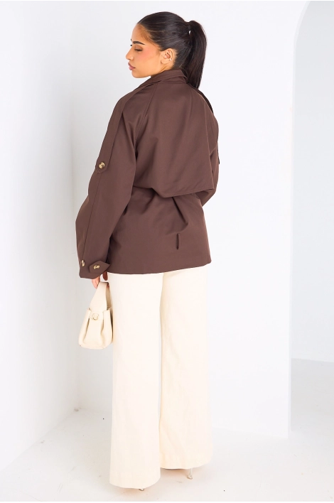 Manteau marron ceinturé à col rabat