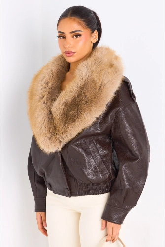 Veste en simili cuir marron à fourrure beige