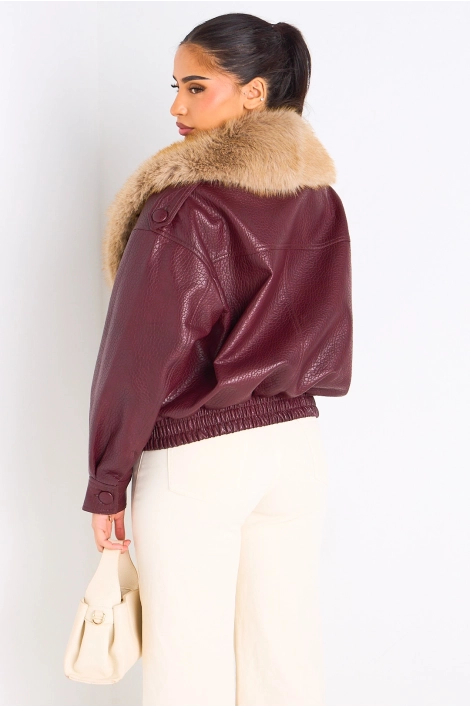 Veste en simili cuir bordeaux à fourrure beige