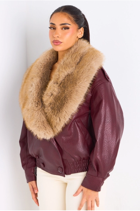 Veste en simili cuir bordeaux à fourrure beige