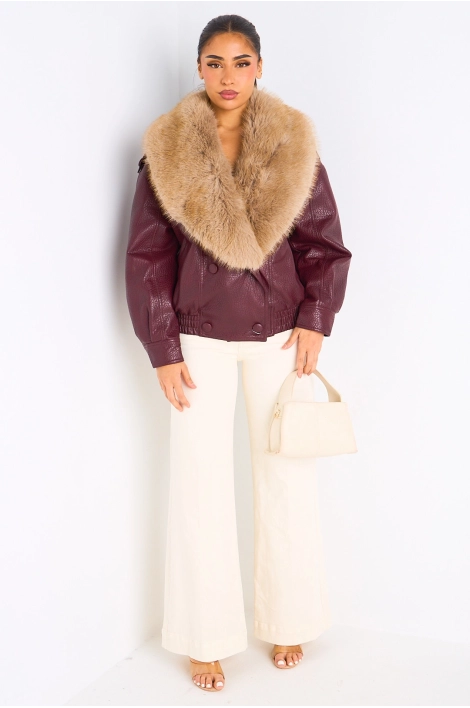 Veste en simili cuir bordeaux à fourrure beige