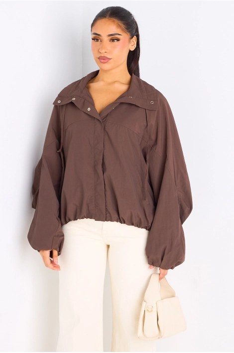 Veste marron à manches longues et col montant effet K-way