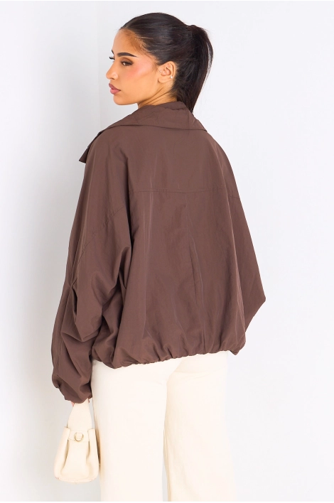 Veste marron à manches longues et col montant effet K-way