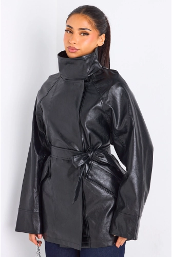 Manteau noir en simili cuir cintré