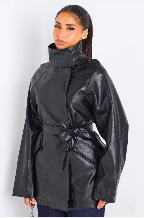 Manteau noir en simili cuir cintré