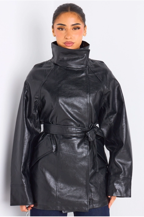 Manteau noir en simili cuir cintré
