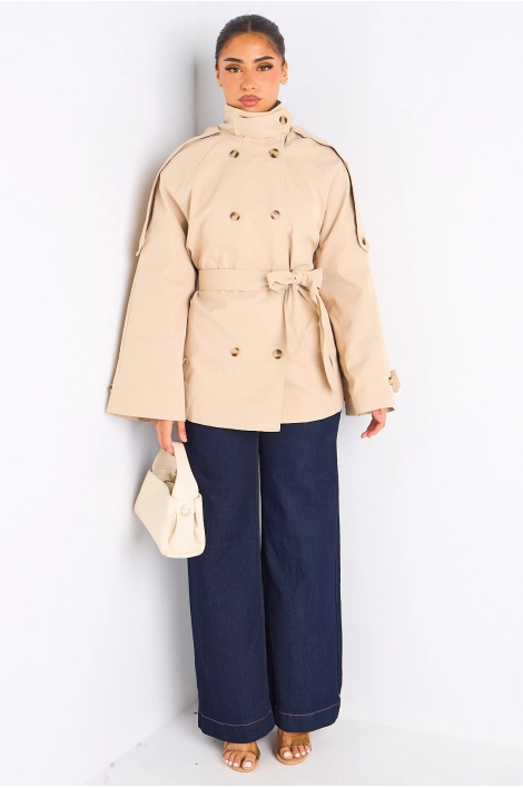 Manteau beige ceinturé à col rabat