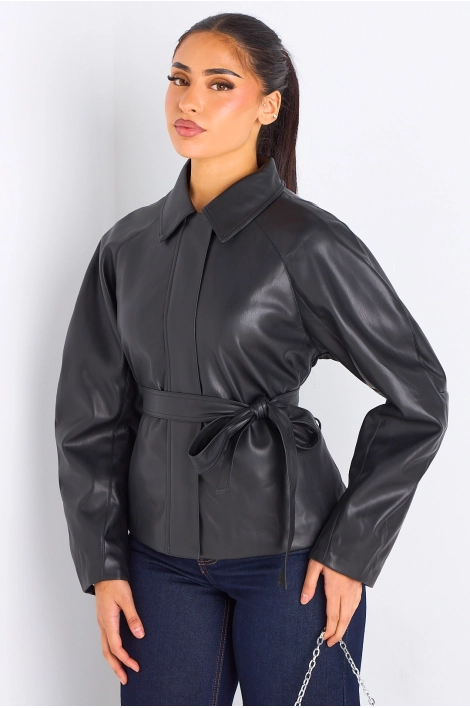 Veste cintrée noire en simili cuir