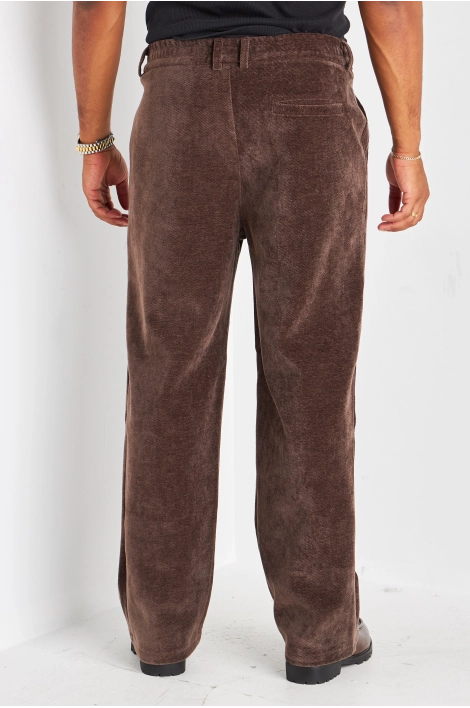 Pantalon marron coupe droite en suédine à effet côtelé