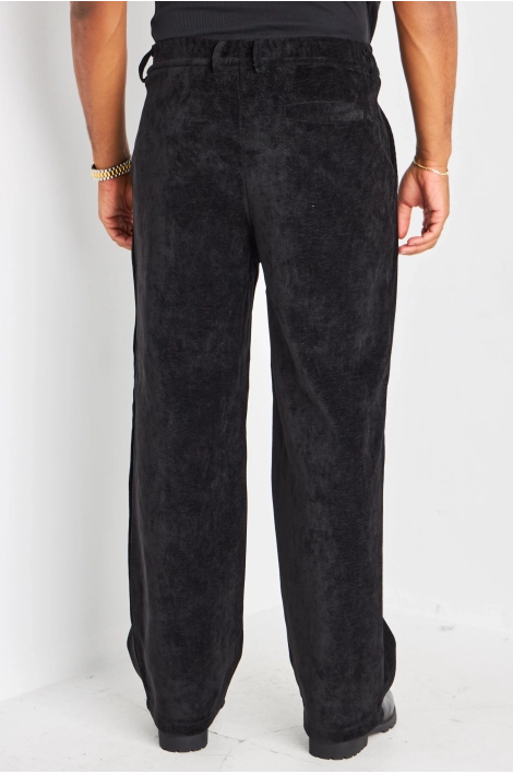 Pantalon noir coupe droite en suédine à effet côtelé