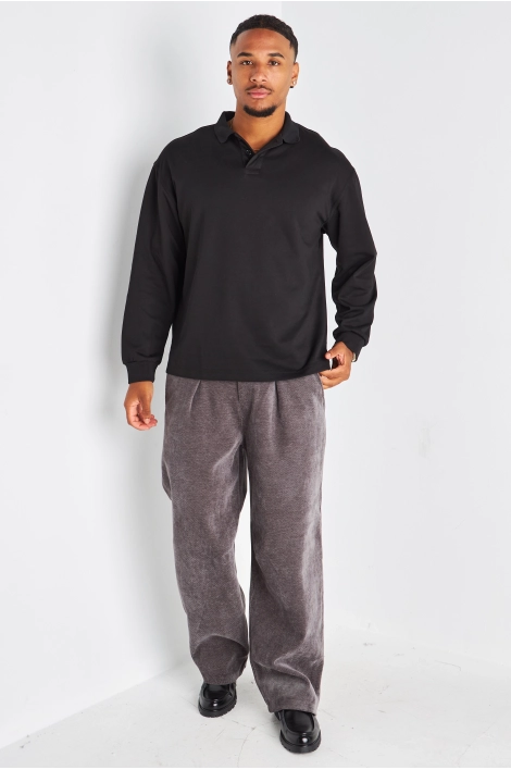 Pantalon gris coupe droite en suédine à effet côtelé