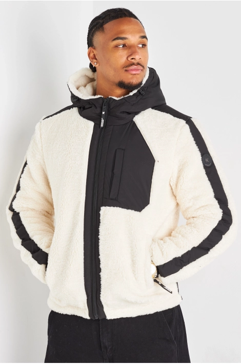 Veste noire à capuche et empiècement peau de mouton blanc