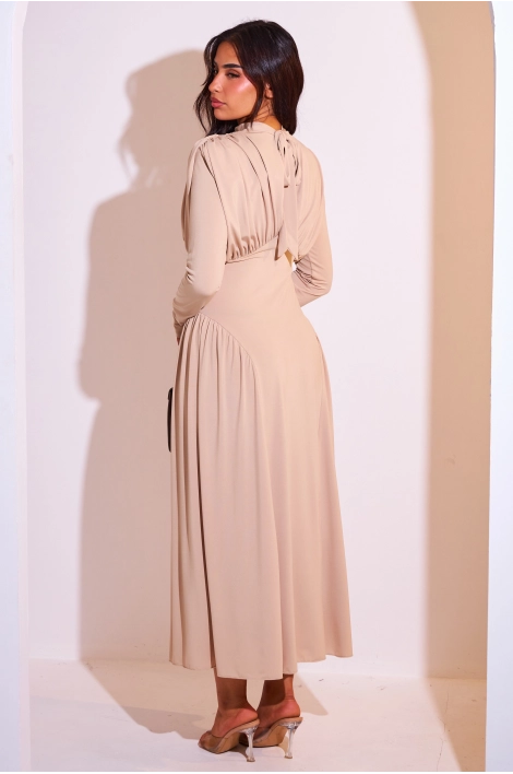 Robe longue cintrée beige à effet drapé