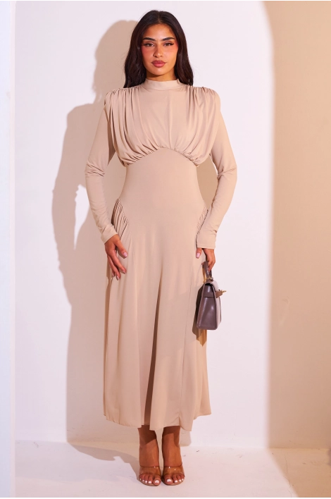 Robe longue cintrée beige à effet drapé