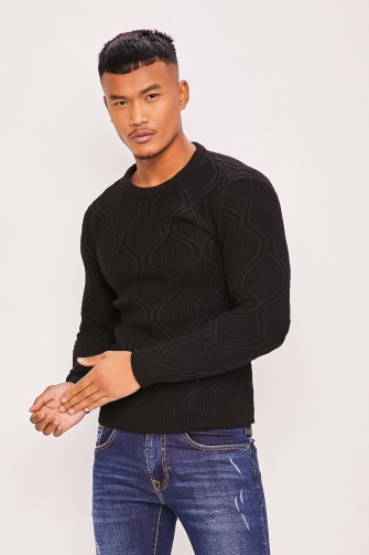 Pull noir avec broderies jaune/rouge