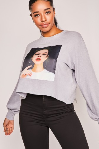 Pull gris tête de femme