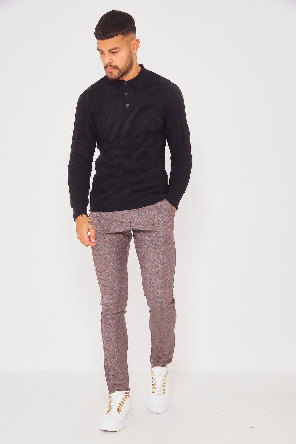 Pantalon chino noir à carreaux tons sur tons
