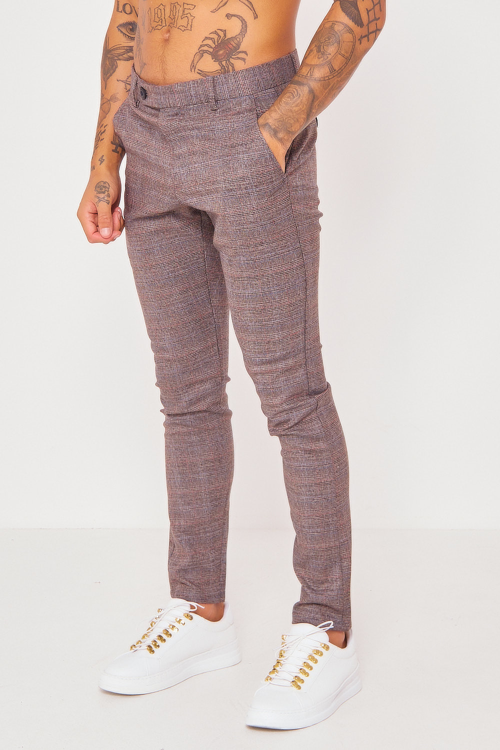 Pantalon chino noir à carreaux tons sur tons