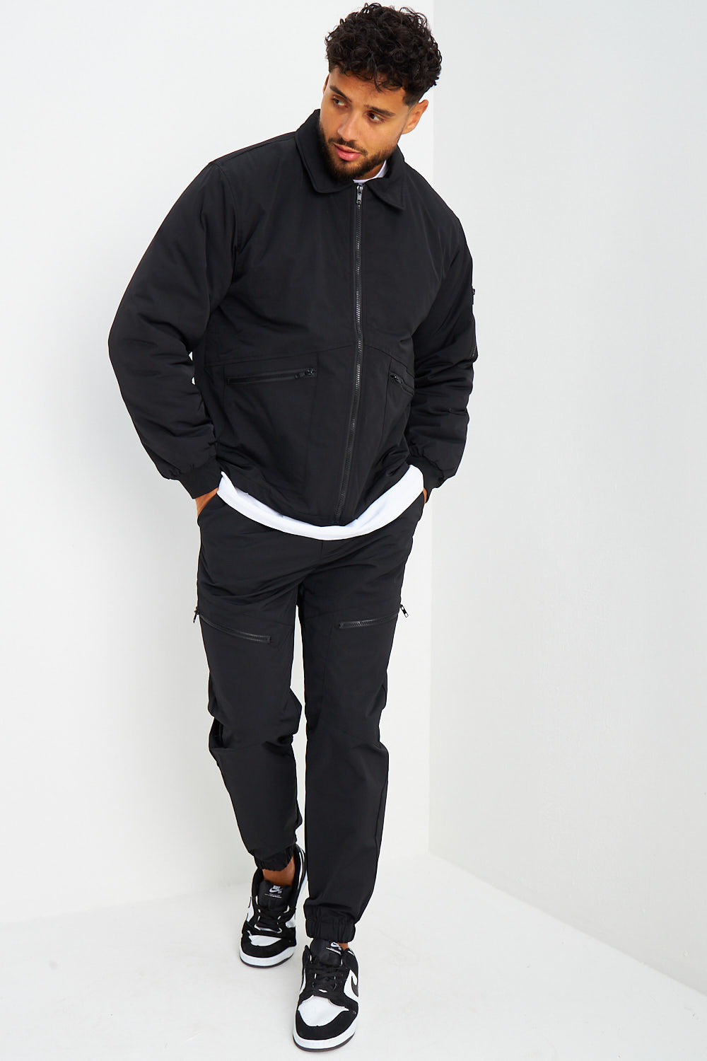 Blouson noir à poches zippées