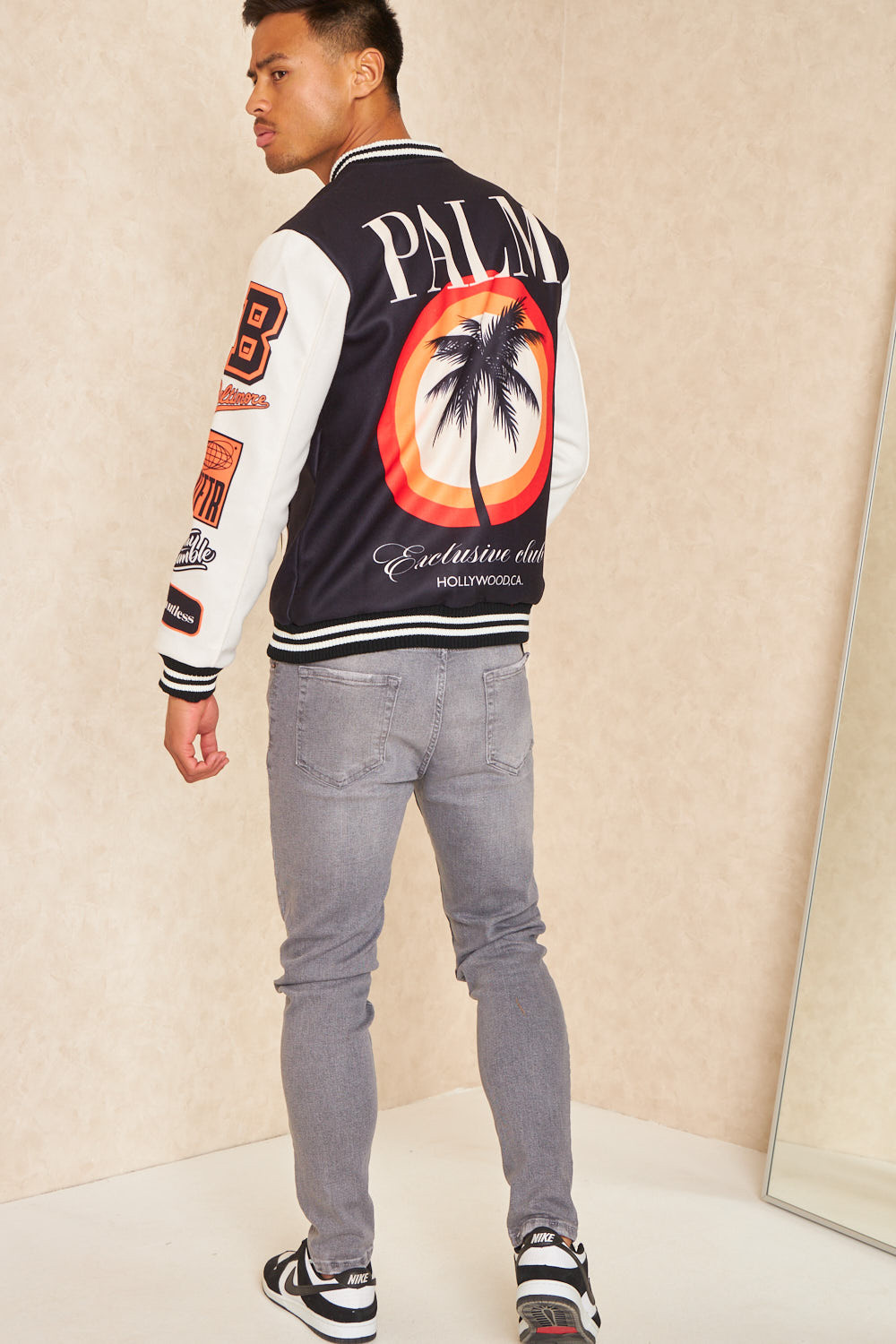 Bomber universitaire noir et blanc à logos orange