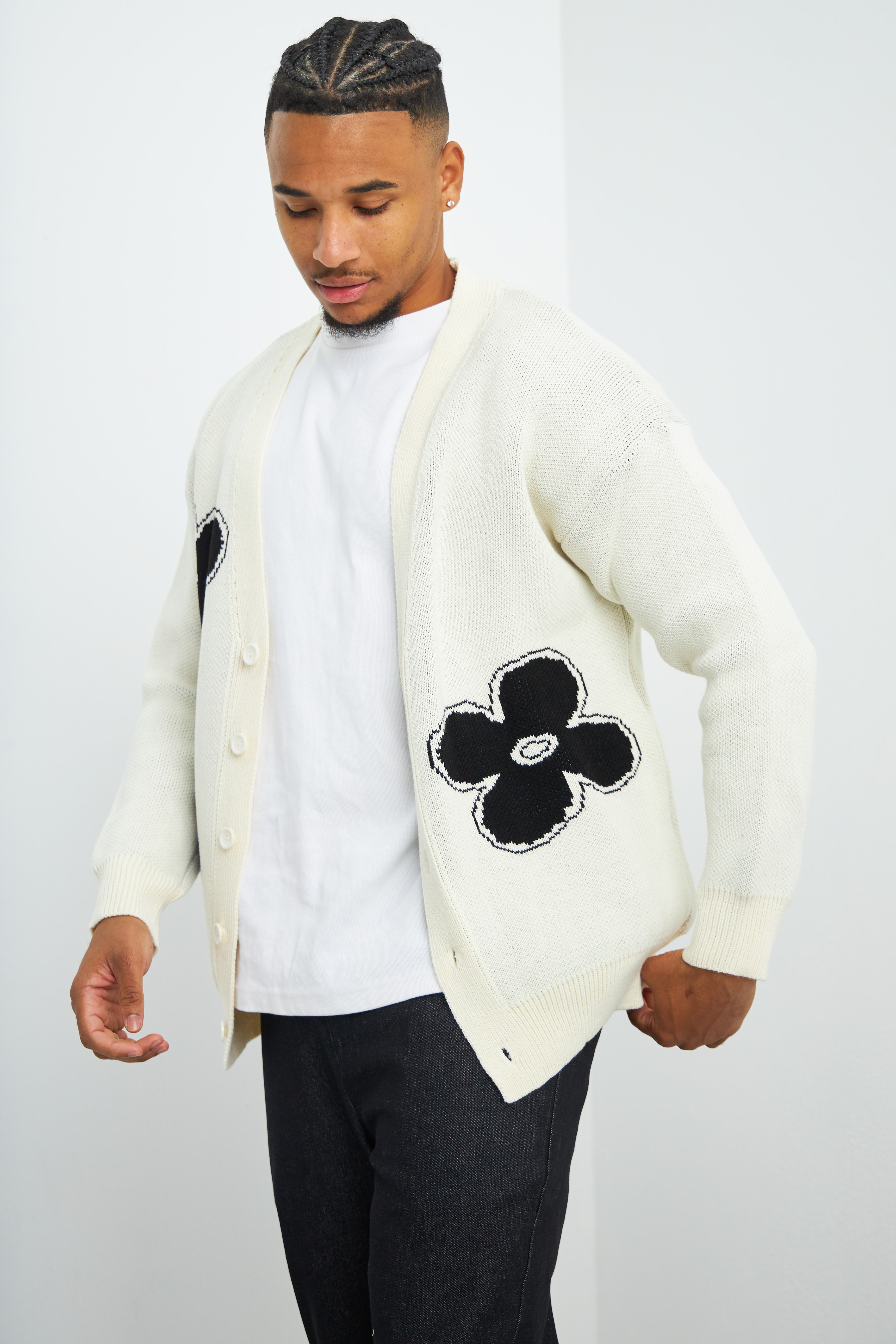 Gilet écru à fleurs