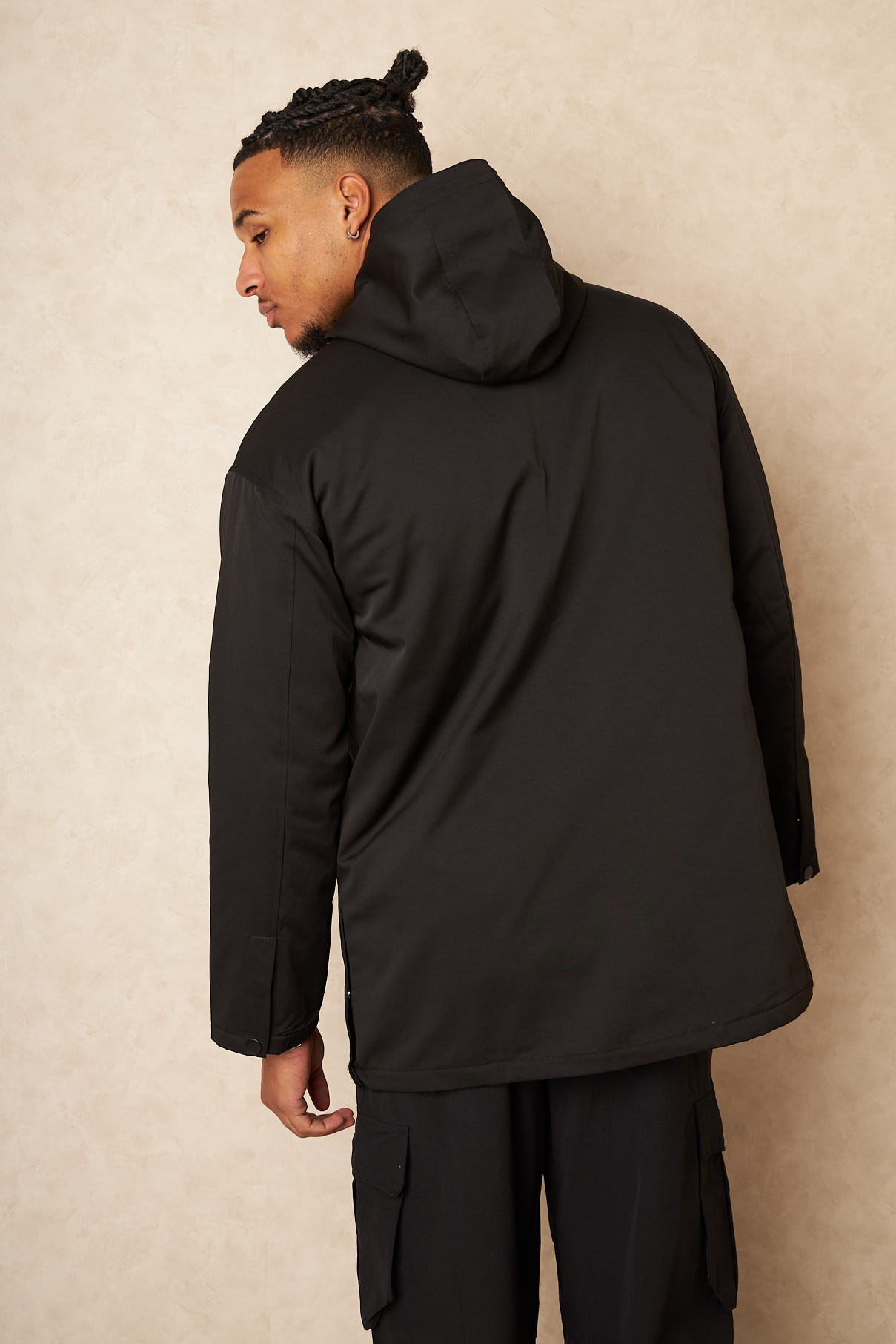 Parka noire à capuche