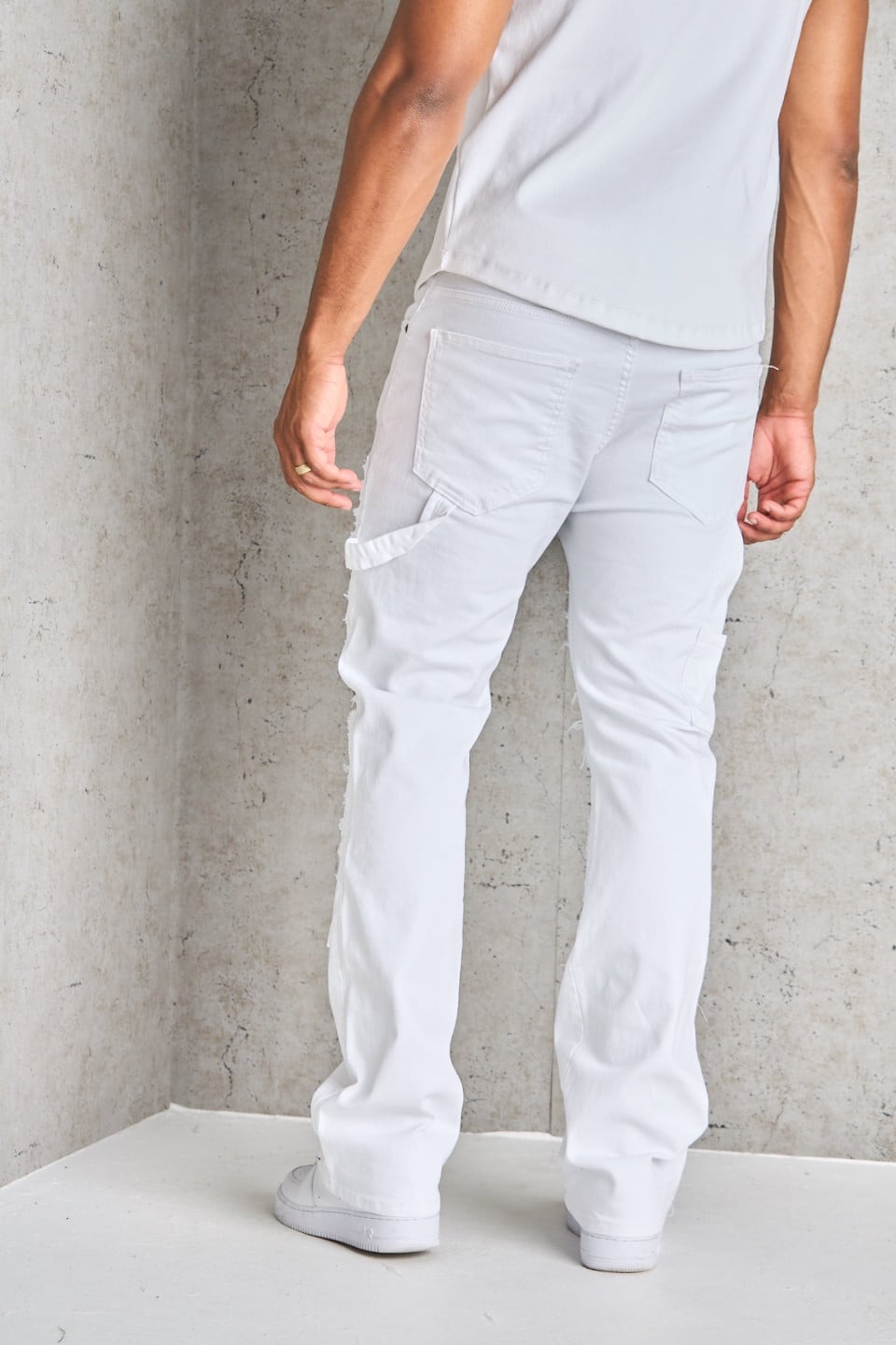 Jean blanc déchiré