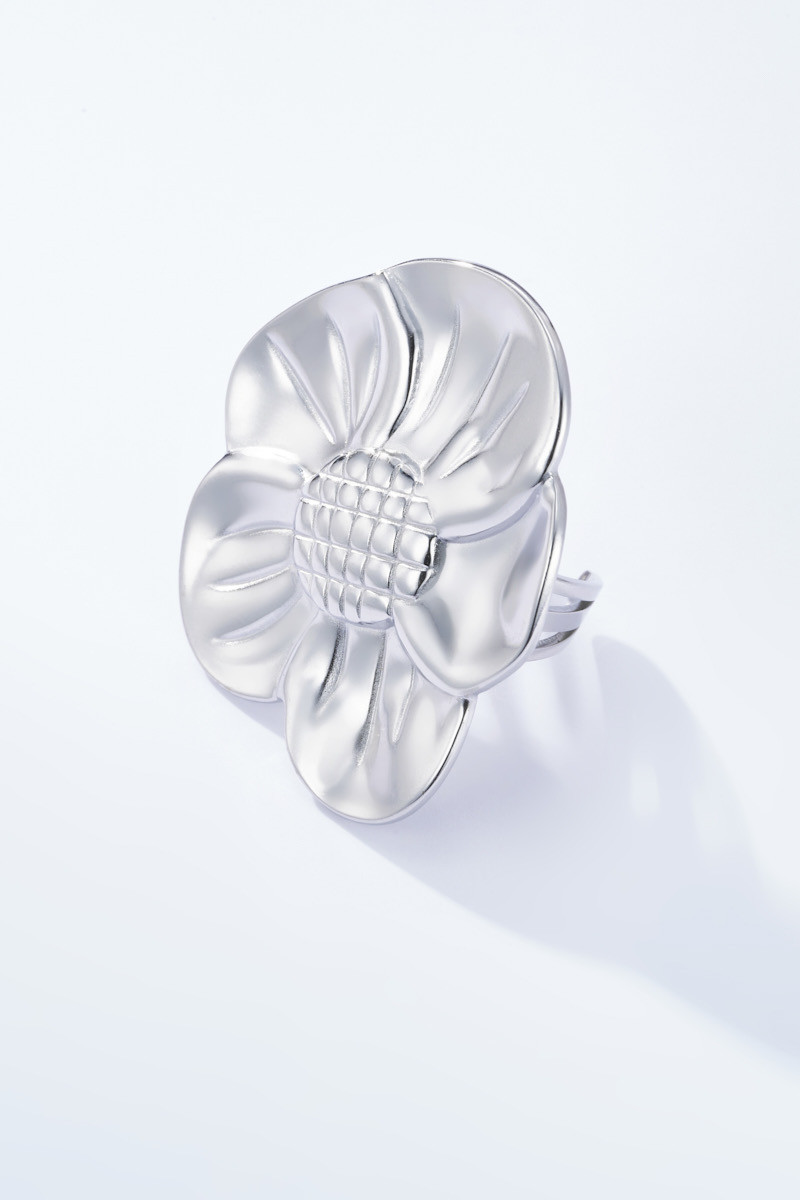 Bague argentée fleur