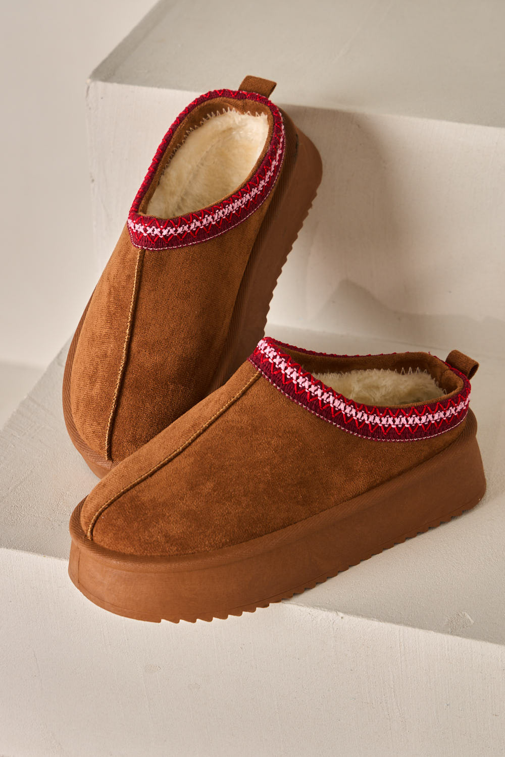 Bottines chaussons en velours compensés